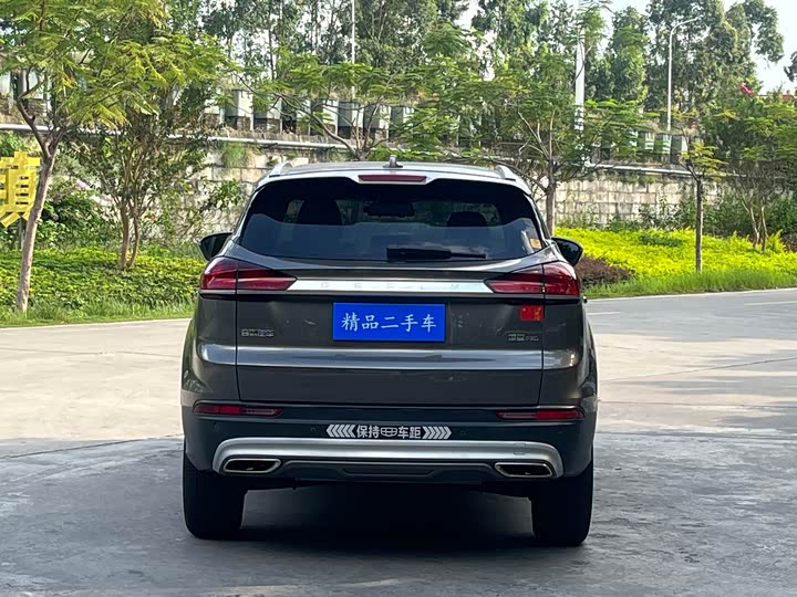 Фото 18 - Geely Atlas