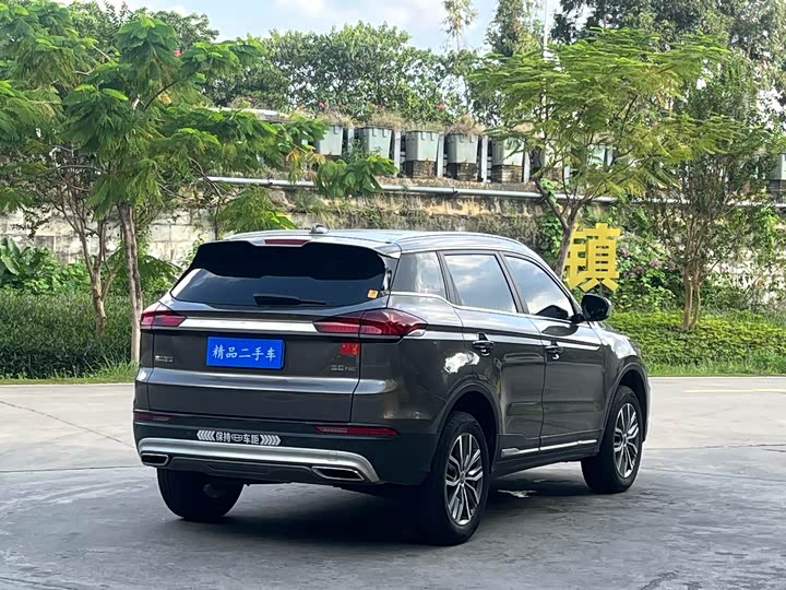 Фото 20 - Geely Atlas
