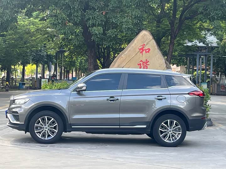 Фото 4 - Geely Atlas