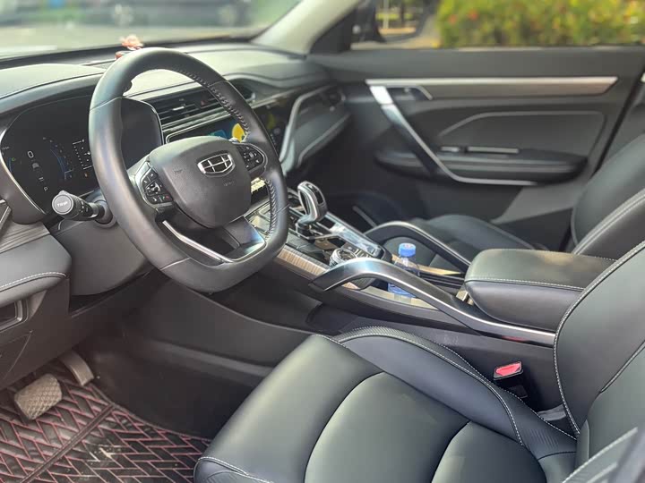 Фото 5 - Geely Atlas