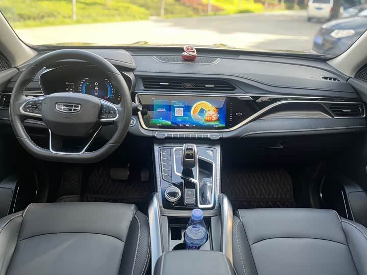 Фото 9 - Geely Atlas