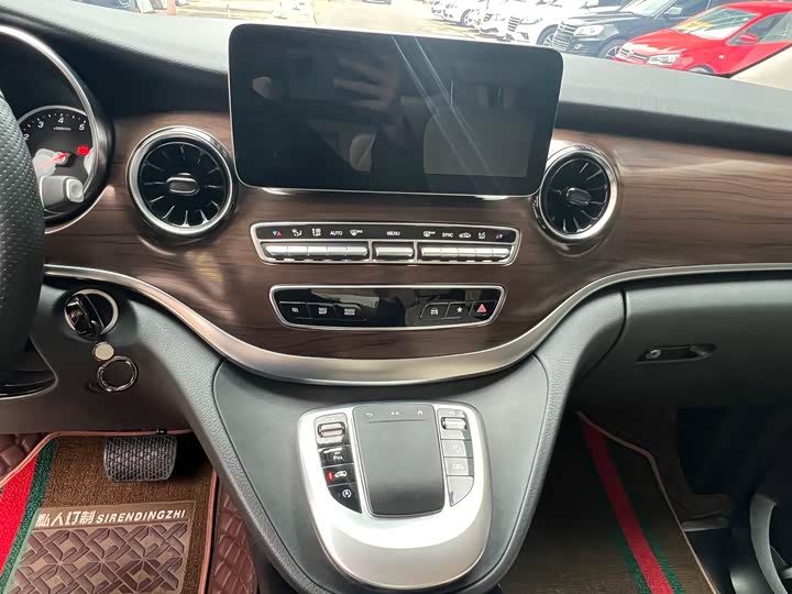 Фото 11 - Mercedes-Benz V-Class