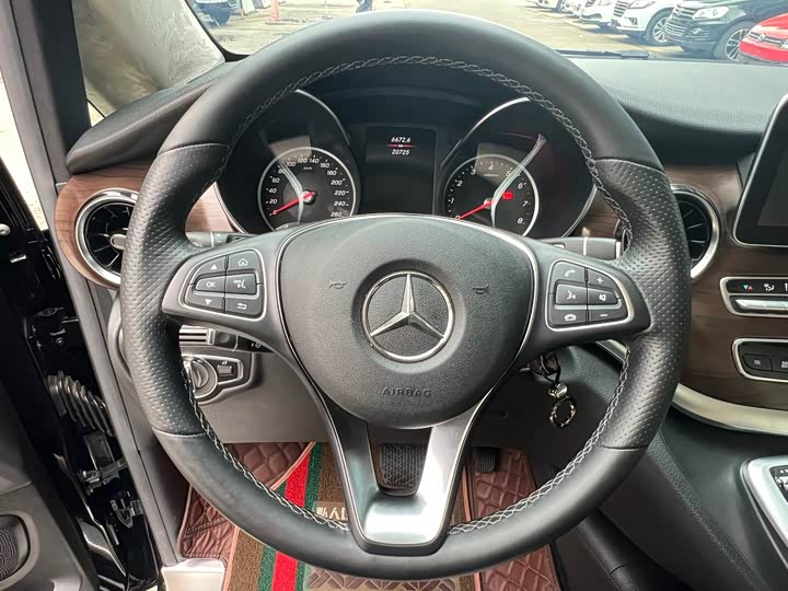 Фото 12 - Mercedes-Benz V-Class