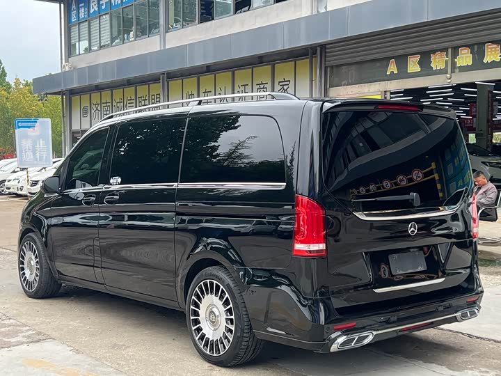 Фото 16 - Mercedes-Benz V-Class