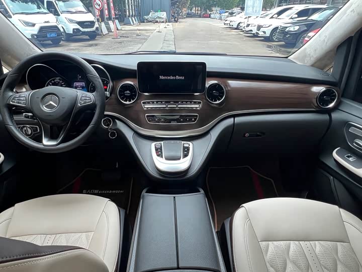 Фото 6 - Mercedes-Benz V-Class
