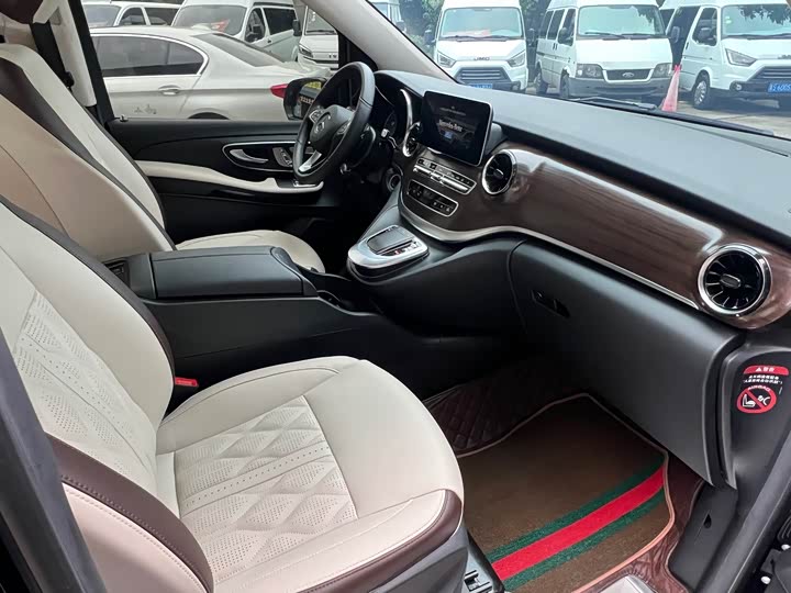 Фото 8 - Mercedes-Benz V-Class