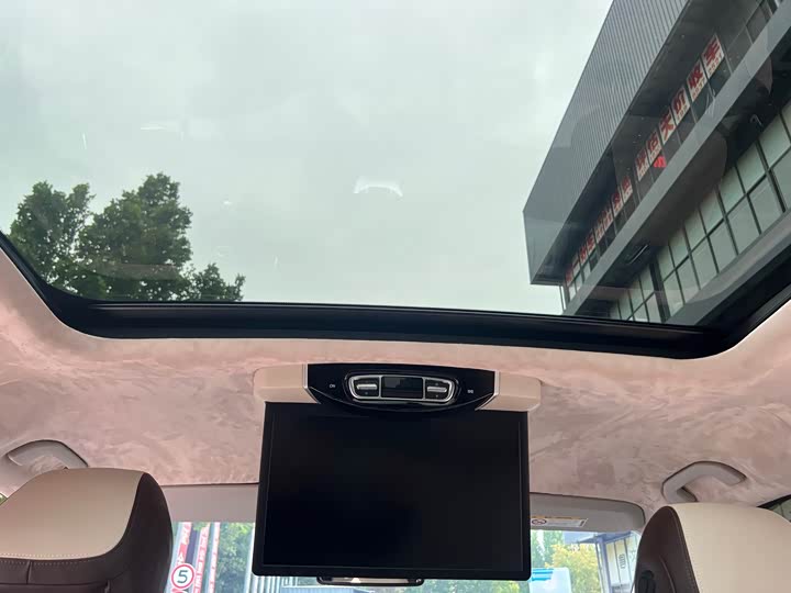 Фото 9 - Mercedes-Benz V-Class