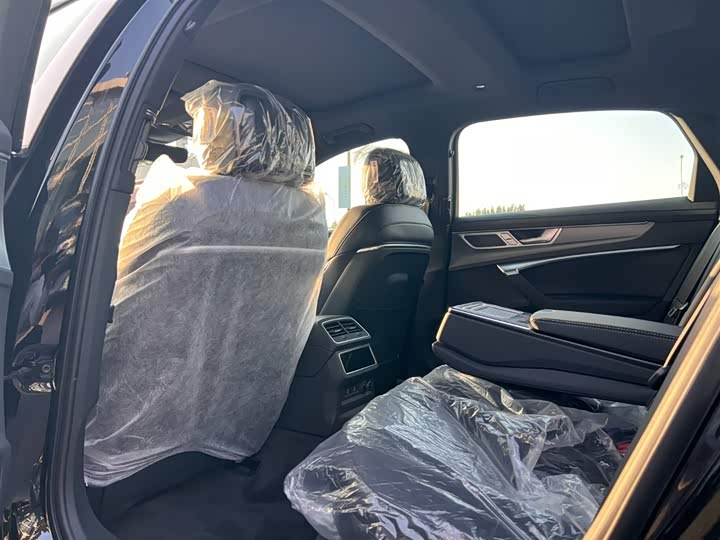 Фото 4 - Audi A6L