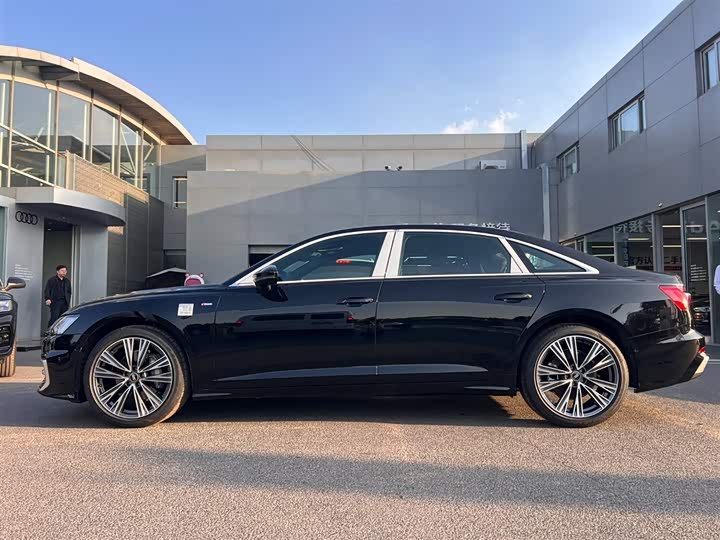 Фото 9 - Audi A6L