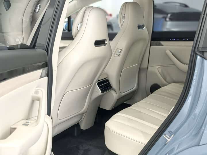 Фото 9 - Luxeed R7