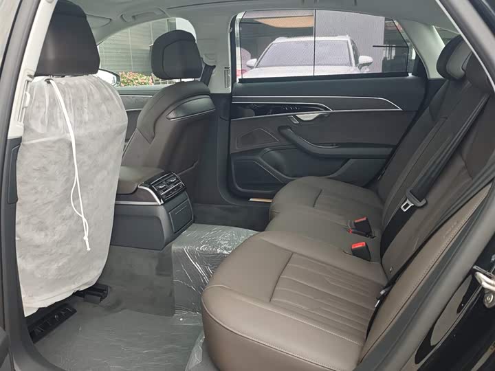 Фото 5 - Audi A8