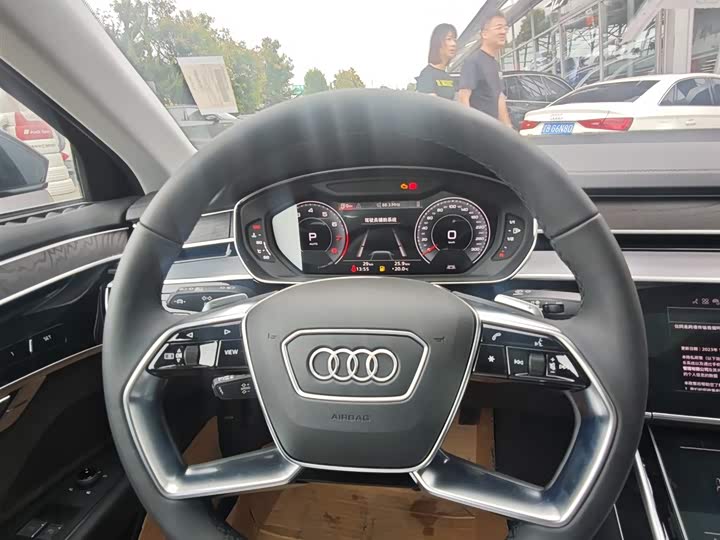 Фото 7 - Audi A8