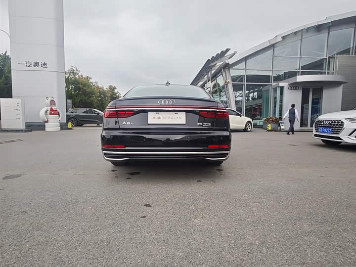 Фото 9 - Audi A8