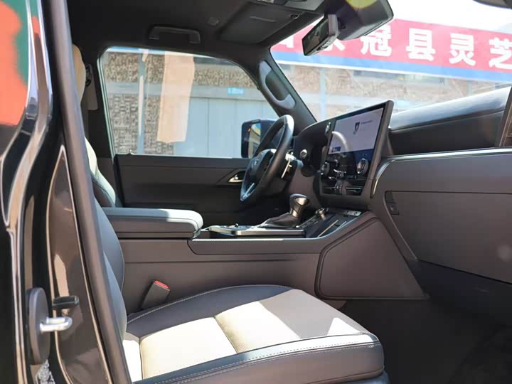 Фото 17 - Lexus GX