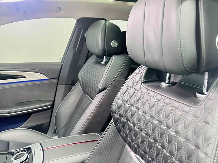 Фото 14 - Hongqi H9