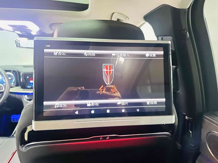 Фото 18 - Hongqi H9