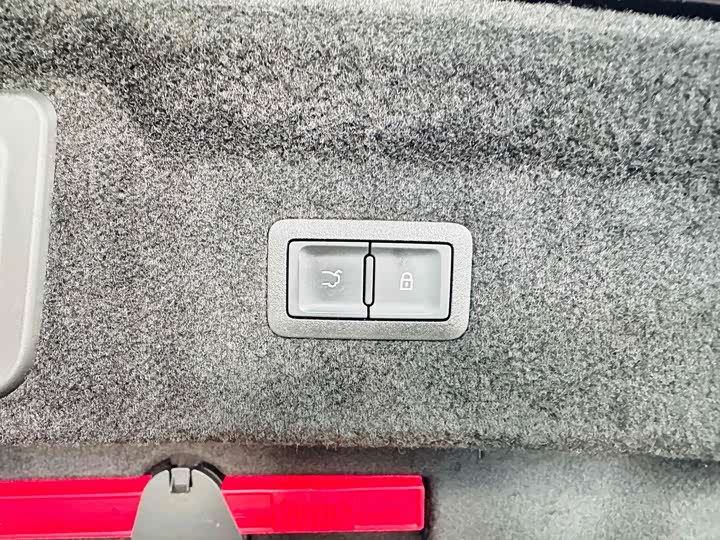 Фото 19 - Hongqi H9