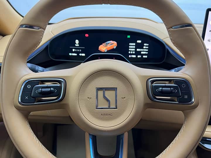 Фото 12 - Zeekr 001