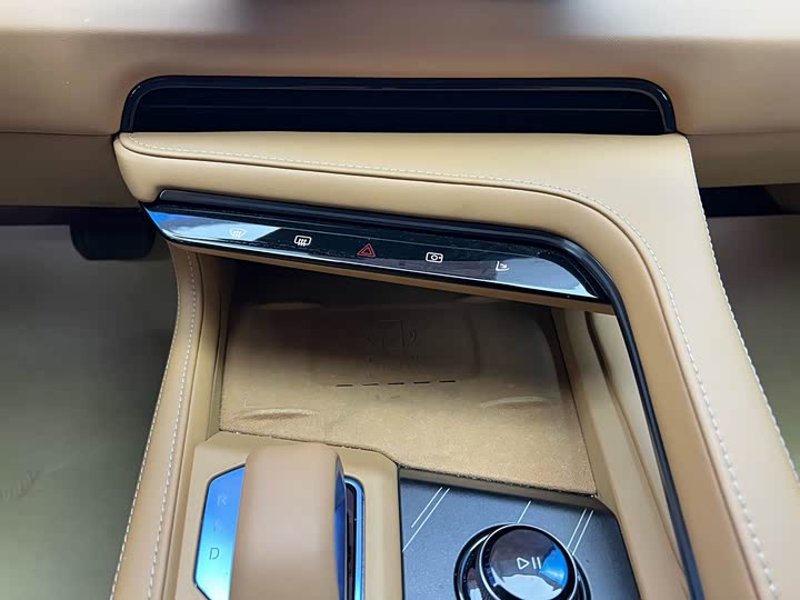 Фото 23 - Zeekr 001