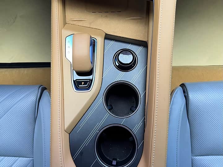 Фото 25 - Zeekr 001