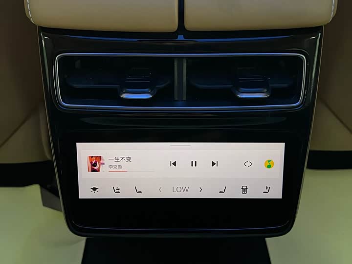 Фото 27 - Zeekr 001