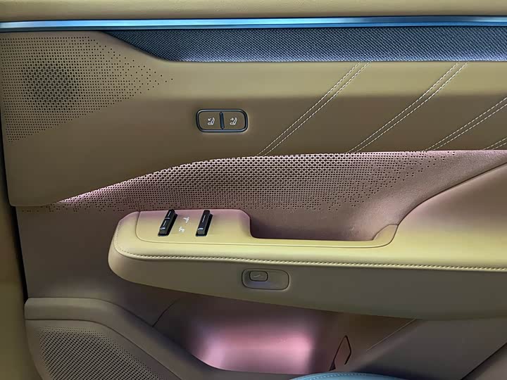 Фото 28 - Zeekr 001