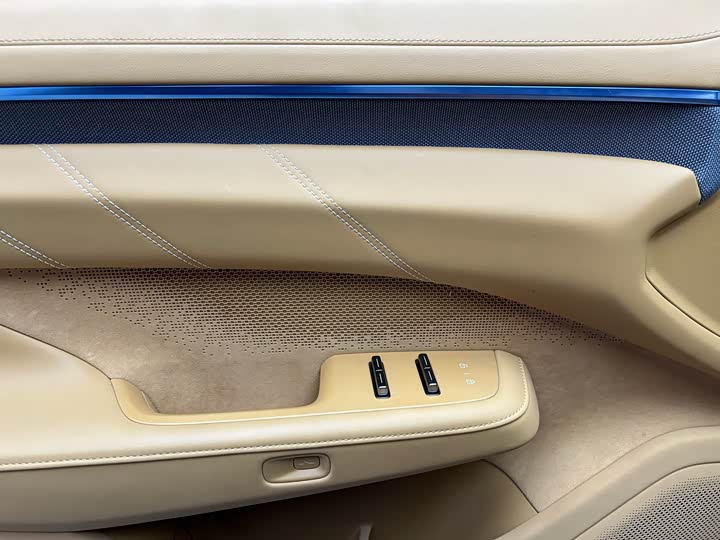 Фото 6 - Zeekr 001