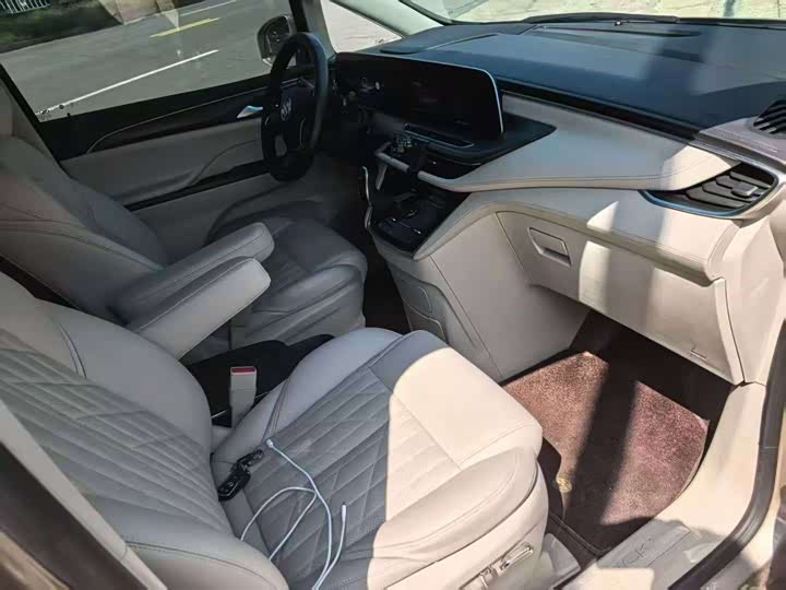 Фото 7 - Buick GL8 ES