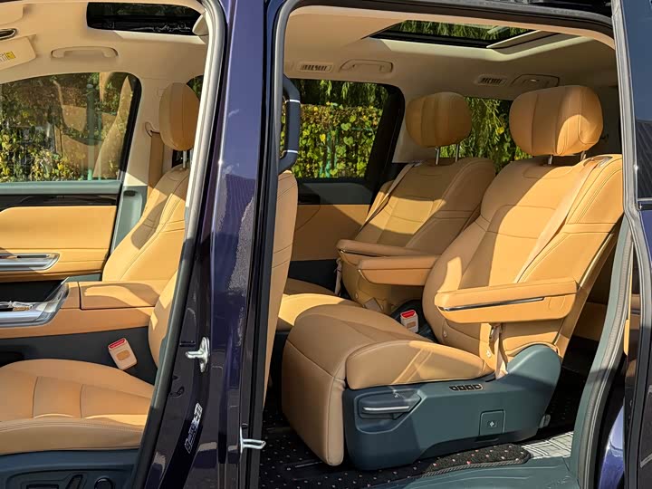 Фото 9 - GAC Trumpchi E8