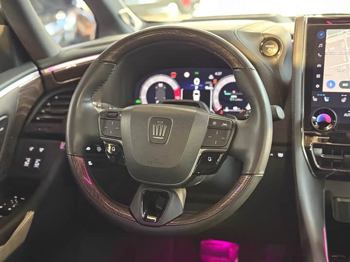 Фото 17 - Toyota Vellfire