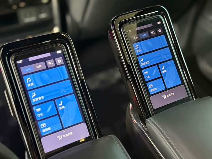 Фото 19 - Toyota Vellfire