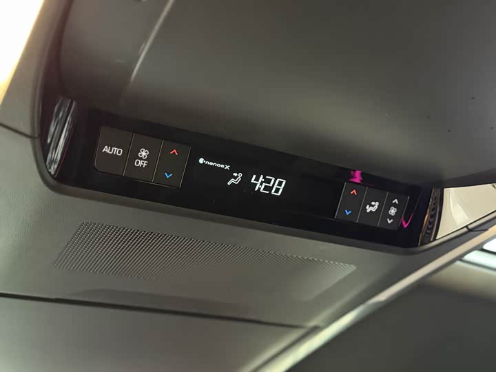 Фото 21 - Toyota Vellfire