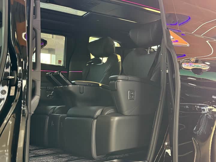 Фото 25 - Toyota Vellfire