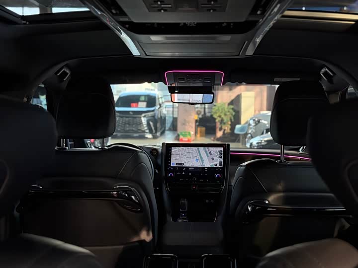 Фото 27 - Toyota Vellfire