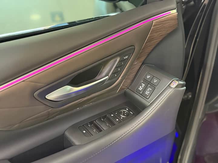 Фото 8 - Toyota Vellfire