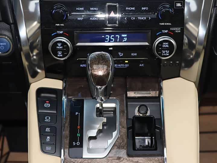 Фото 11 - Toyota Vellfire