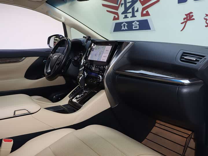 Фото 12 - Toyota Vellfire