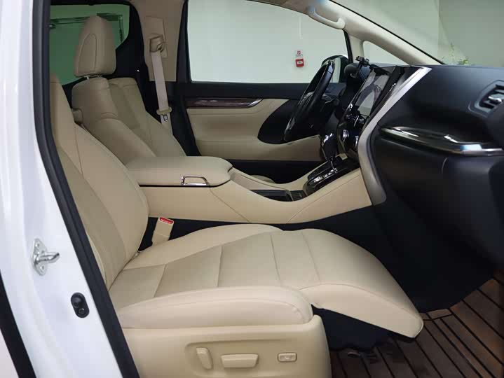 Фото 13 - Toyota Vellfire