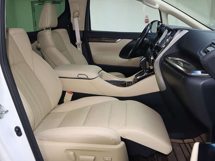 Фото 14 - Toyota Vellfire