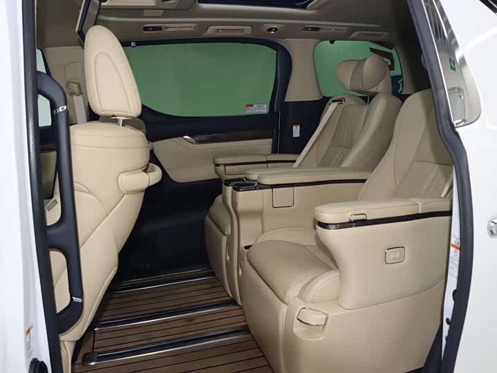 Фото 15 - Toyota Vellfire