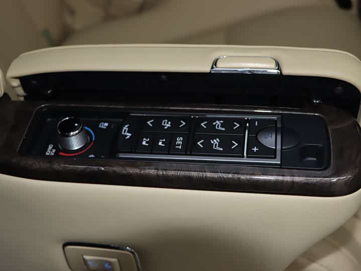 Фото 18 - Toyota Vellfire