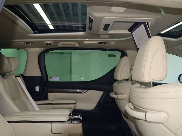 Фото 19 - Toyota Vellfire