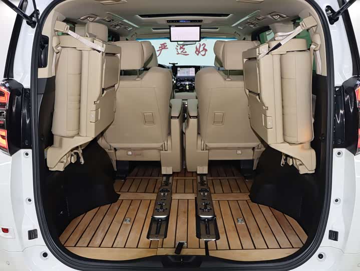 Фото 20 - Toyota Vellfire