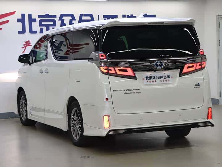 Фото 24 - Toyota Vellfire