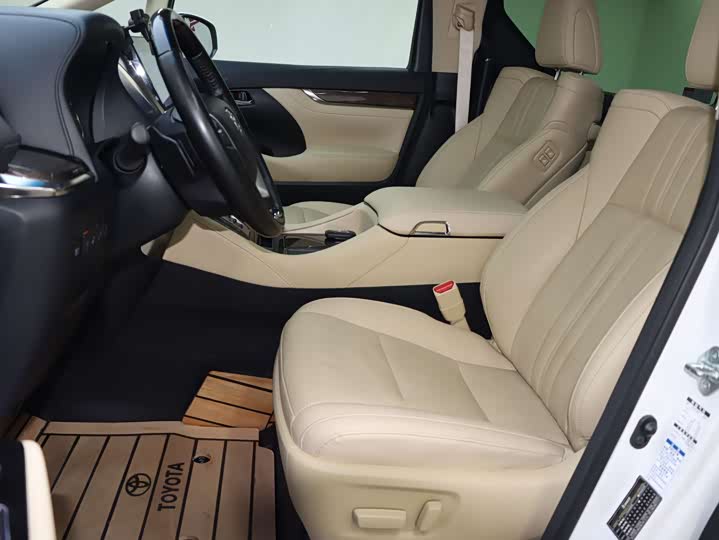 Фото 5 - Toyota Vellfire