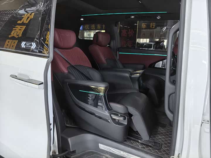 Фото 10 - GAC Trumpchi M8