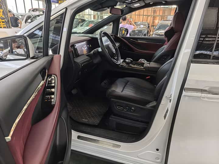 Фото 8 - GAC Trumpchi M8