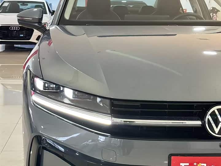 Фото 13 - Volkswagen Magotan