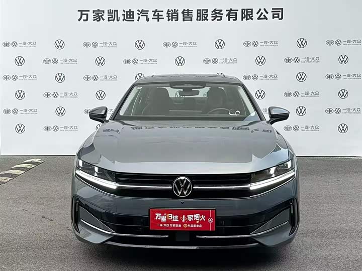 Фото 2 - Volkswagen Magotan