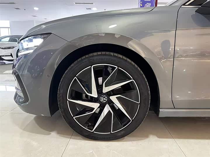 Фото 33 - Volkswagen Magotan